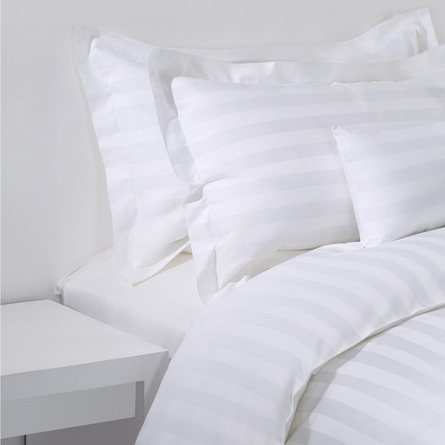 طقم لحاف فندقي فاخر مكون من 5 قطع، مقاس كينج مزدوج - مفروشات بيضاء فاخرة